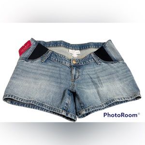 Isabel Maternity by Ingrid and Isabel Side Panel Maternity Short Size 6